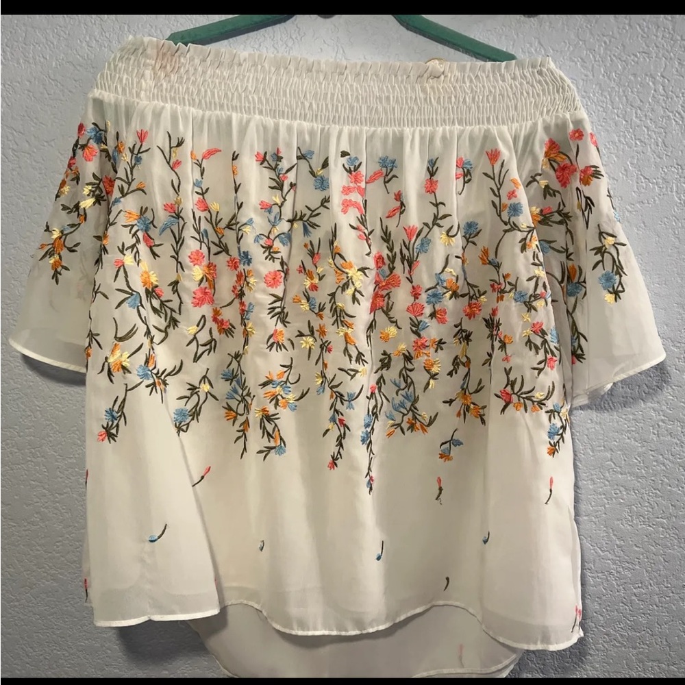 Off the Shoulders Blouse - Picture 2 of 4